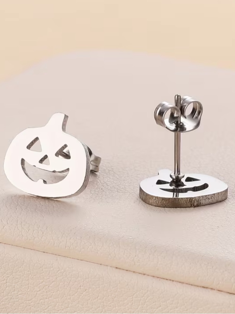 Silver Jack-O’-Lantern Pumpkin Stud Earrings – Halloween